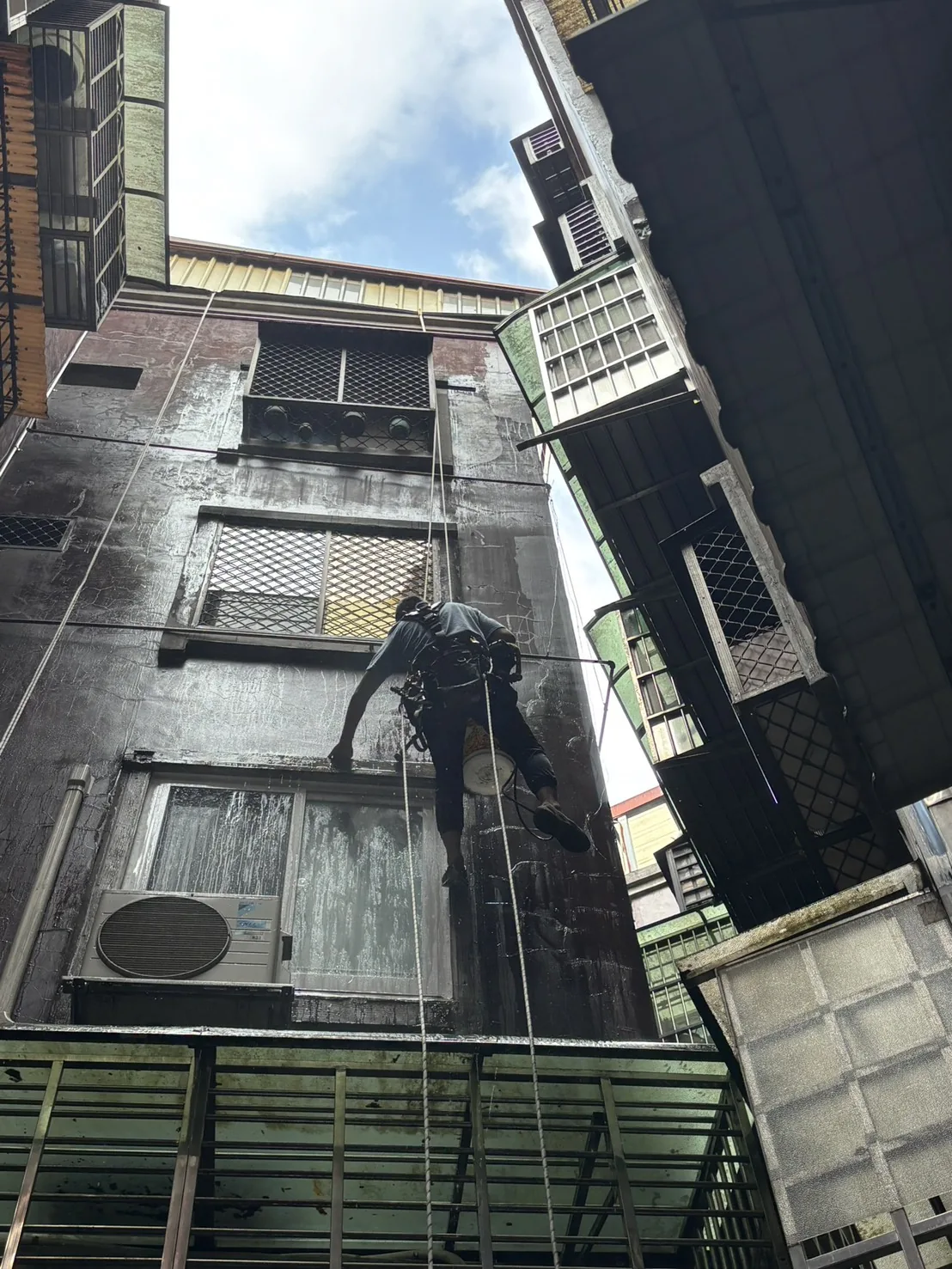 老舊外牆高空處理照片